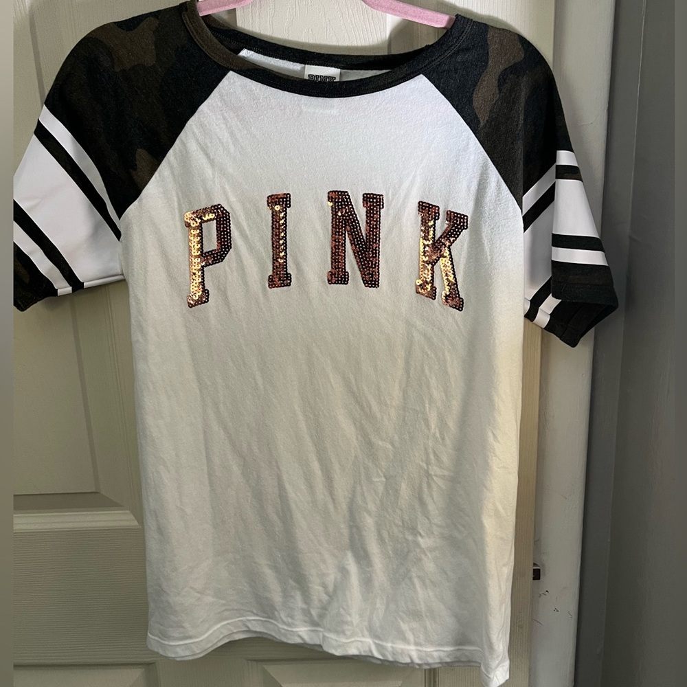 Medium Victoria Secret Pink t-shirt
